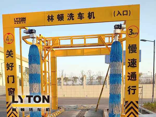 林頓大型通道式巴士全自動(dòng)洗車機(jī)走進(jìn)棗陽(yáng)！