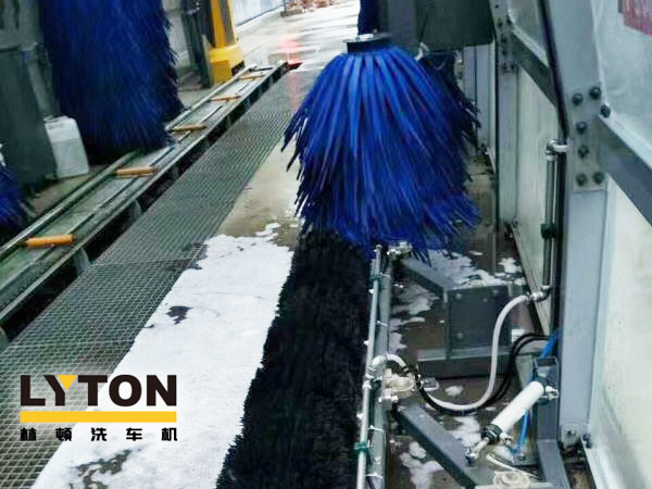 自動洗車設(shè)備,省心得力，造型美光大方！無錫中石化配置林頓FX11系列電腦洗車機！