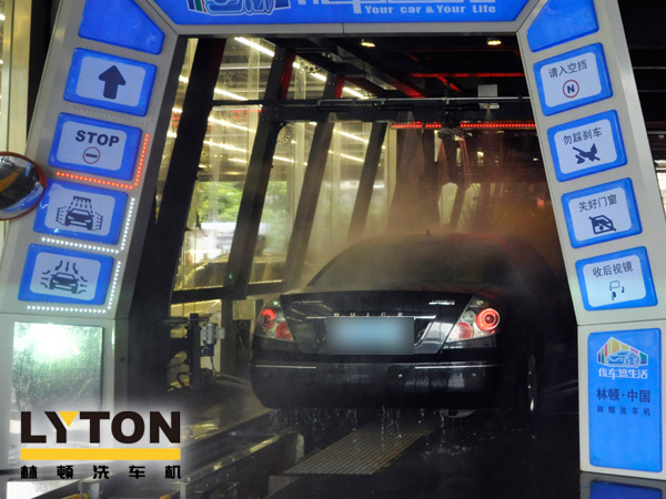 FX11隧道式連續(xù)性電腦洗車機(jī)為汽車維修店、汽車美容店更佳選擇產(chǎn)品