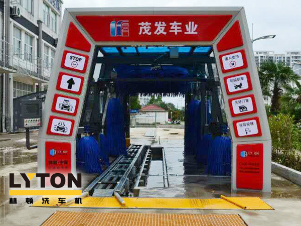 南京林頓電腦洗車機(jī)高壓沖洗、仿型超柔刷洗、自動計量噴灑洗車液、亮光蠟及強(qiáng)力仿型風(fēng)干等自動洗車工藝操作。
