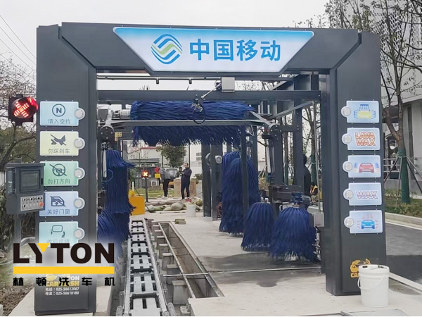 FX-80A系列隧道連續(xù)式全自動(dòng)洗車機(jī)框架采用的是fx11框架材質(zhì)，造型為fx80設(shè)備樣式。機(jī)型設(shè)計(jì)新穎、美觀大方，為林頓全自動(dòng)洗車機(jī)新品機(jī)型。