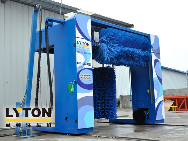 2019新款龍門(mén)往復(fù)式電腦洗車(chē)機(jī)整體熱浸鋅烤漆整機(jī)框架永不生銹。配泡棉軟刷、塑玻絲輪刷、低噪音固定式強(qiáng)力頂風(fēng)機(jī)系統(tǒng)，設(shè)備經(jīng)久耐用。