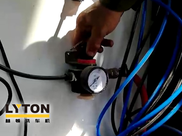 維保備忘——洗車機(jī)空壓機(jī)2-3天排水一次，否則會(huì)引出大問(wèn)題，林頓電腦洗車機(jī)提醒