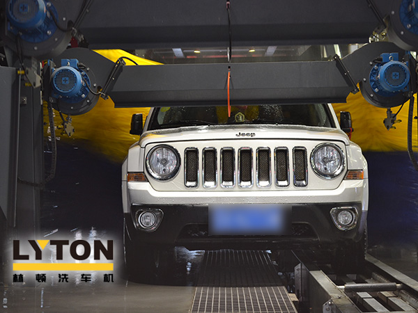 嚴冬要做好水管、水泵等的防寒措施，室外的水管要加裝保溫層。