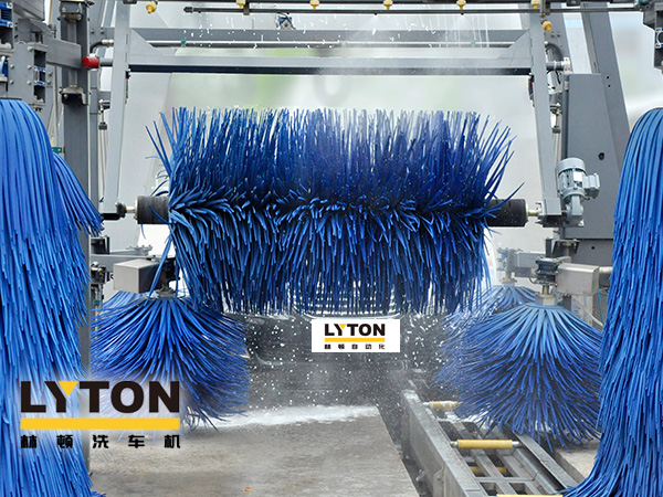 沉穩(wěn)的“工作態(tài)度”、出眾的“潔凈效率”！林頓FX11全自動洗車機為廣大車主提供服務，享受至簡洗車新體驗