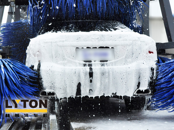 洗車(chē)液如何選擇？全自動(dòng)洗車(chē)機(jī)廠(chǎng)家來(lái)支招！切勿使用洗衣粉及堿性洗滌劑洗車(chē)！