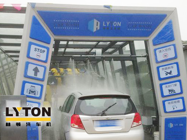 享受加油站全自動(dòng)洗車機(jī)免費(fèi)洗車過程中愛車勿熄火的原因看這里！