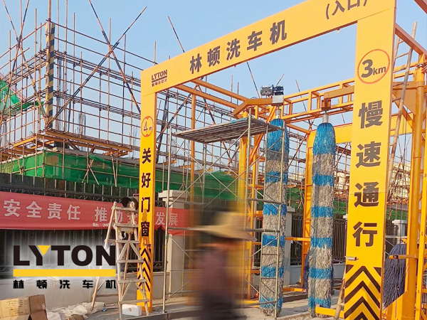 高自動化程度、洗車數(shù)量大、占地面積小！林頓大型通道式巴士洗車機(jī)普遍適用于城市公交場站