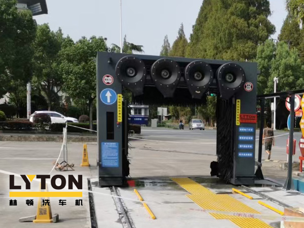 曹禺故里、江漢油城——湖北潛江某客戶新購林頓龍門往復式全自動洗車機