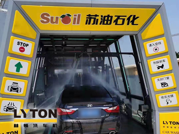疫情時期，為減少人員接觸，加油站“無接觸”智能全自動洗車機服務受車主青咪
