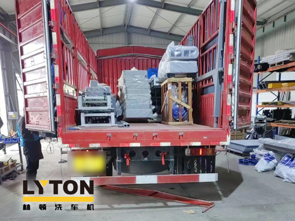 眾多加油站及公司自動(dòng)洗車(chē)設(shè)備的供應(yīng)商！品質(zhì)肯定！林頓全自動(dòng)洗車(chē)機(jī)發(fā)貨現(xiàn)場(chǎng)