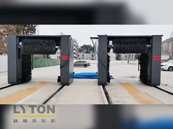 值此盛世華誕之際！林頓全自動(dòng)洗車機(jī)衷心祝愿?jìng)ゴ蟮淖鎳?guó)永遠(yuǎn)繁榮昌盛！