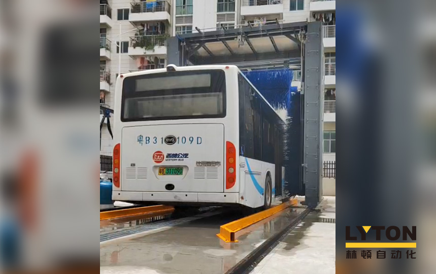 LM-360系列往復(fù)式洗車機(jī) 廣泛應(yīng)用于全國各大城市公交系統(tǒng)